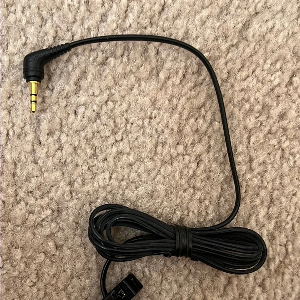 Black Wired Earbud with Microphone NWOT